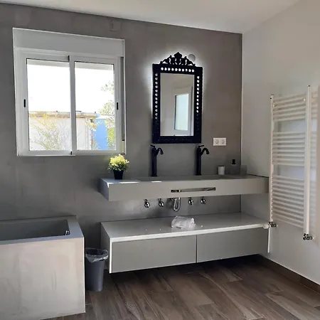 Casa de Férias House With Garden In Bombarral - 100 M², Shared Pool