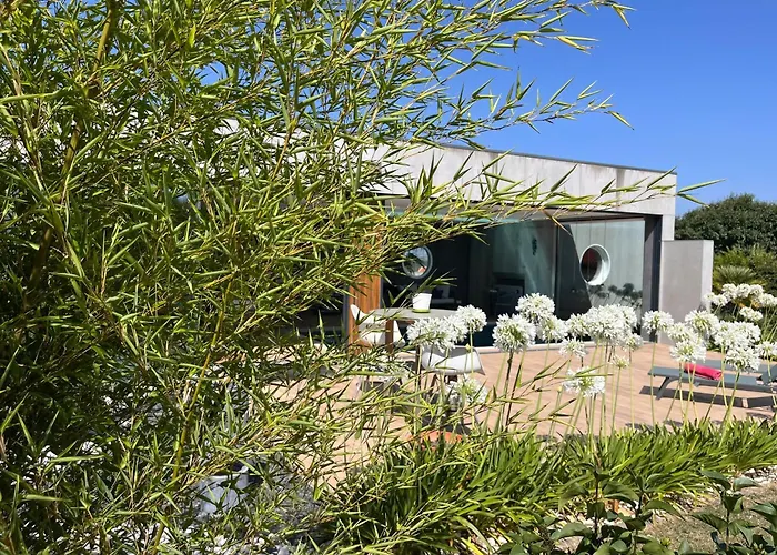 House With Garden In Bombarral - 100 M², Shared Pool בית נופש בומברל