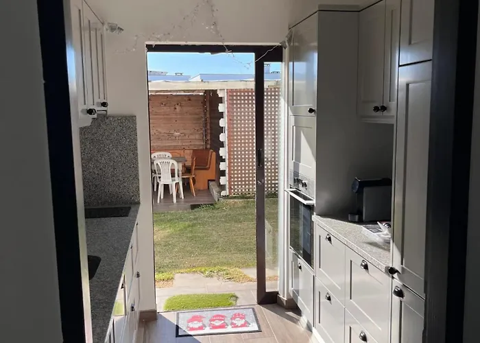 House With Garden In Bombarral - 100 M², Shared Pool בית נופש